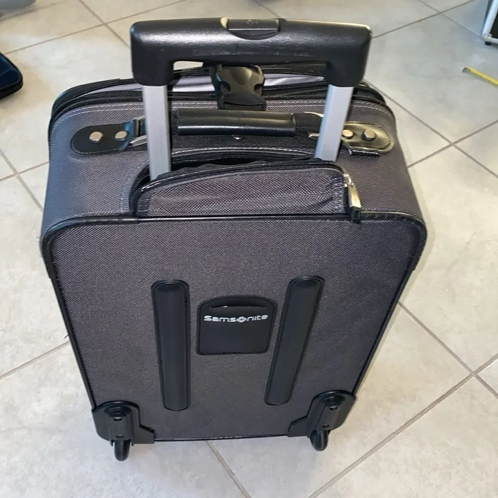 Samsonite Grey Softshell Rolling Upright Suitcase Telescoping Handle Luggage